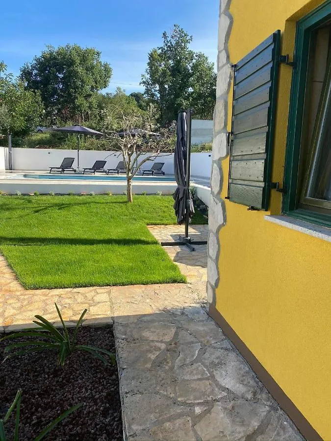 Villa Aurora 0*, Kaštelir
